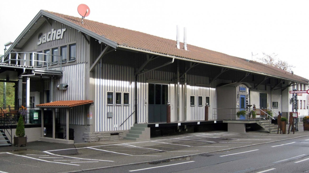 Gasthaus Sacher, Straßenseite, ehemaliger Güterschuppen - Quelle: Holger Korsten