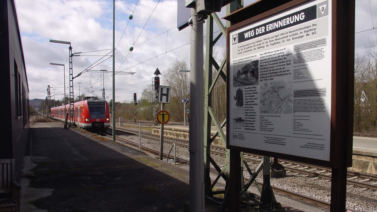 Infotafel am Bahnsteig - Quelle: Holger Korsten
