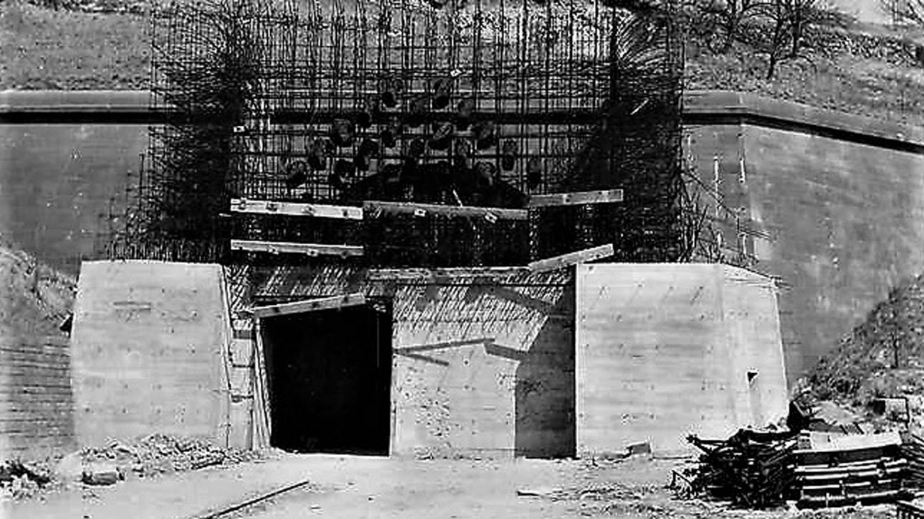 Nachkriegsaufnahme des Südportals, Röhre Heilbronn – Stuttgart, vom 3.4.1946.  - Quelle: Staatsarchiv Ludwigsburg, EL 75 VI a Nr 6376