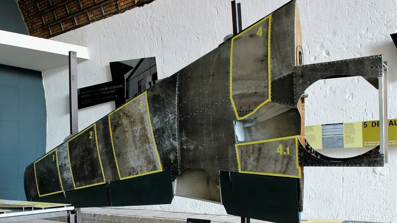 Modell der Me 262-Tragfläche im KZ-Dokumentationszentrum , Alter Engelbergtunnel Leonberg im - Quelle: Braun-Engels-Gestaltung Ulm